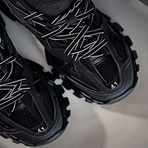 Giày thể thao đế xuồng cao cấp, kiểu dáng thời trang, chất lượng cao cấp, thương hiệu thiết kế nổi tiếng, đèn LED, kiểu dáng năng động, năm 2025. - Product Image 3