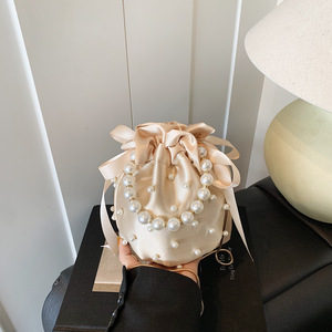 Bolso de mano tipo cubo con diseño exclusivo y correa de hombro/cruzada para mujer - Product Image 5