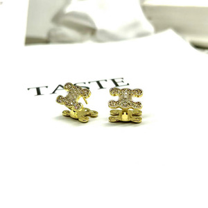 Pendientes de Aro con Letra Dorada, Microincrustaciones de Circonita, Aleación de Zinc, Joyería para Fiestas - Product Image 1