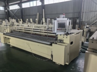 Machine industrielle automatique de rembobinage de papier toilette en rouleaux jumbo pour la fabrication à grande échelle