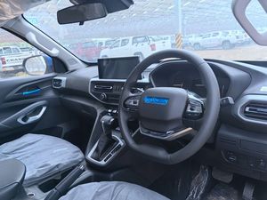 มีสินค้าในสต็อก รถกระบะ Changan Hunter PHEV ยี่ห้อชั้นนำของจีน 4 ประตู 5 ที่นั่ง ระยะทางวิ่ง 131 กม. ตามมาตรฐาน NEDC ชาร์จเร็ว 0.5 ชั่วโมง คุณภาพสูง รถใหม่ - Product Image 5