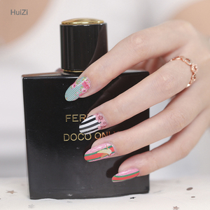 Fleurs roses sur fond vert et noir et blanc, autocollants fins pour ongles, 100% vernis à ongles véritable - Product Image 3