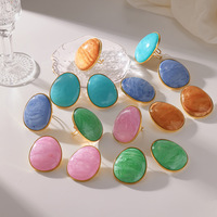 Ensemble de bijoux fantaisie plaqué or 18 carats, avec boucles d'oreilles clips ovales irrégulières en résine marbrée couleur pastel et bague ouverte, pour femme