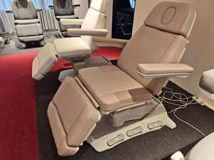 Lujo 4 motores 240 grados giratorio tres Control mesa de masaje eléctrica belleza silla Facial con personalización de Color - Product Image 4