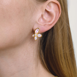 Boucles d'oreilles clous en zircon marquise floral plaqué or avec serti clos, pour usage quotidien - Product Image 4