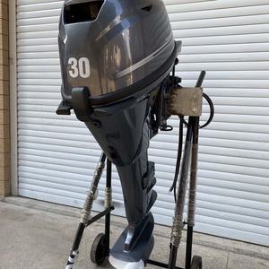 Motor fueraborda de 30 HP, 4 tiempos, EFI, 747 cc, 3 cilindros, con arranque eléctrico, control remoto/timón - Product Image 6