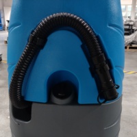 Autolaveuse commerciale autoportée avec moteur d'aspiration puissant, système à double brosse, réservoirs de 55L/60L