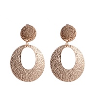 Exclusivité transfrontalière : Nouvelles boucles d'oreilles clips en alliage avec surface texturée, style européen, tendance et polyvalent pour femme