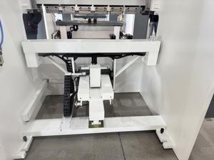 เครื่องพับไฮดรอลิก CNC ความแม่นยำสูงสำหรับงานหนัก สำหรับการดัดแผ่นโลหะเหล็ก และงานผลิตอุตสาหกรรม - Product Image 2