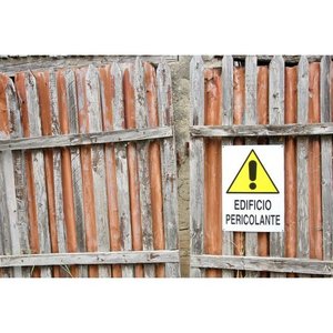 Panneau 'Bâtiment dangereux' 40x60 cm - Product Image 1