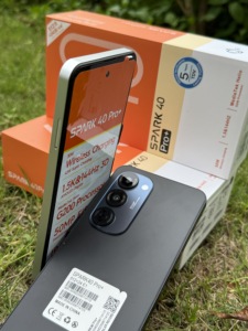 Spark 40 Pro+ มือถือรุ่นใหม่ ดีไซน์ทันสมัย จอแสดงผลแบบเจาะรู ระบบปฏิบัติการ Android 15 ชิปประมวลผล Deca Core ความละเอียด HD 90Hz แบตเตอรี่ 8000mAh รองรับ CDMA LTE ภาษาสเปน - Product Image 4