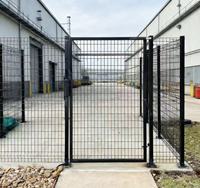 Clôture de sécurité en acier moderne facile à assembler pour les jardins, les terrains de sport et les fermes avec un design écologique, portails de cour résistants aux rongeurs