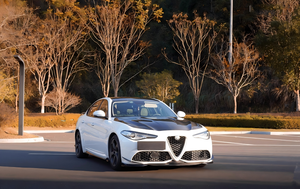 Kit carrosserie YICKU Rbt Style pour <span class=keywords><strong>Alfa</strong></span> Romeo <span class=keywords><strong>Giulia</strong></span> 2017-2024 : Jupes latérales, capot et diffuseur arrière pour une mise à niveau optimale - Product Image 2