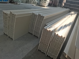 Nouvelle conception <span class=keywords><strong>PVC</strong></span> hydroponique fraises NFT <span class=keywords><strong>gouttière</strong></span> système de ravins pour la culture de fraises dans une serre commerciale - Product Image 5