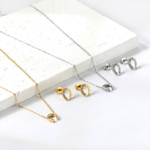 Nouveauté : Parure de bijoux tendance pour filles, comprenant des boucles d'oreilles clous mignonnes et un collier cœur en zircon, en acier inoxydable plaqué or, inaltérable - Product Image 6