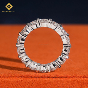 Anillo de Eternidad de Lujo con una Hilera de Diamantes de Laboratorio de 5MM, Chapado en Rodio S925, Forma Redonda, Certificado IGI - Product Image 4