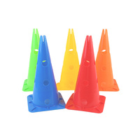 Cônes de signalisation en gros, cônes de football, cônes d'entraînement d'agilité de football avec trous, en PE durable, couleurs personnalisables