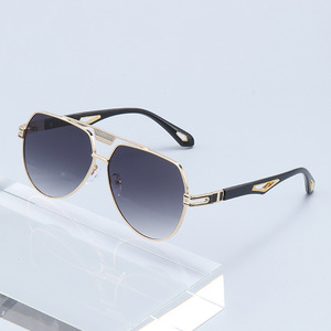 Gafas de Sol Polarizadas de Diseño para Hombre y Mujer, UV400, Ligeras, Color Naranja, Ovaladas, Estilo Piloto, Lentes Tácticas de Protección, para Deportes al Aire Libre - Product Image 6