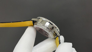 นาฬิกาข้อมือผู้ชาย BLS Factory 2023 ก.พ. รุ่นนักบิน ระบบโครโนกราฟ ตัวเรือนสแตนเลส แสดงปฏิทิน 6 วัน พร้อมพรายน้ำ - Product Image 3