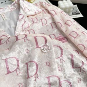 Set Pigiama Autunno-Inverno, Pigiama da <span class=keywords><strong>Donna</strong></span> in Velluto Caldo Dorato, Lussuoso Set Due Pezzi - Product Image 4