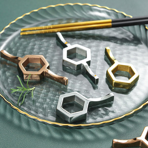 Porta Palillos Hexagonal Shiny-JH de Acero Inoxidable 304 Chapado en Oro para Restaurantes, Hoteles y Uso Comercial - Product Image 2