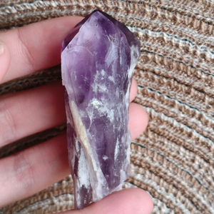 Venta al por mayor a granel de Amatista natural en bruto, Cetro, Varita, Raíces de espina dorsal, Torre de punta de cuarzo, Piedra de aromaterapia sin fuego para meditación - Product Image 3
