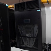 Centre de données préfabriqué ODM avec refroidissement en-rangée, 12 baies de serveurs 42U, capacité informatique de 200 kW, certifié CE ISO pour les filiales bancaires