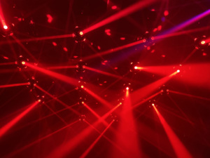 Sistema de Iluminación Cinética Profesional con Bola LED DMX de Colores RGBW para Escenarios y Discotecas, con Control de Cabrestante - Product Image 4