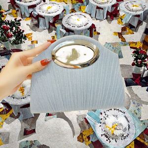 กระเป๋าถือกลางคืนแบบแข็งแรงทนทานพร้อมโครงสร้างโลหะและลายดอกทิวลิปแบบตุรกี - Product Image 3