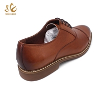 2023 belles chaussures habillées en cuir de dentelle italienne pour hommes confortable bureau d'affaires personnalisé Borong Kasut doux Oxfords