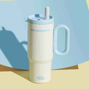 แก้วน้ำสแตนเลสเก็บความเย็นพร้อมหลอดและหูจับสำหรับเดินทาง ดีไซน์มินิมอล - Product Image 6
