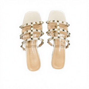 Xuanhui Nouvelles Sandales d'été sexy à rivets et bout carré pour femme, talon carré de 6 cm, antidérapantes, rehaussantes, en PU, pour club - Product Image 1