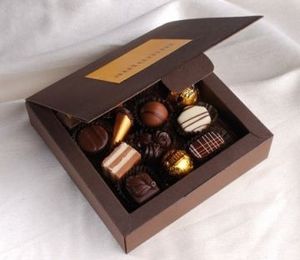 Caixa de Papelão Rígido de Luxo Personalizada para Chocolate Fino com Inserto de Folha para Embalagem de Celebração de Sushi, Biscoitos e Açúcares - Product Image 2