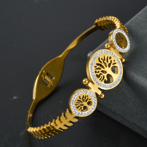 Brazalete de circonita brillante y sofisticado con patrón de follaje elegante y significativo, resistente, acabado a mano, para mujer - Product Image 3