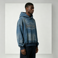 Sweat-shirt à capuche ample bleu délavé effet vieilli, impression de texte gothique rétro Kornit DTG, cadre en strass brillant, pull streetwear