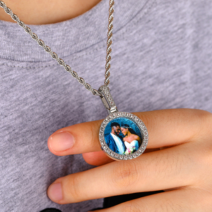 Pendentif Photo Personnalisé en Argent Sterling 925 Plaqué Or 18K avec Moissanite VVS, Forme Ronde 25mm, Bijou Souvenir pour Hommes et Femmes - Product Image 5