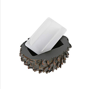 Caja de Almacenamiento de Dinero con Forma de Piña de Nuez de Pino, Caja Fuerte Creativa Oculta de Resina con Llave para Evitar Pérdidas - Product Image 5