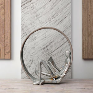 Statuetta decorativa con finitura personalizzabile in ferro moderno astratto uomo posa sul cerchio tavolo Top - Product Image 1