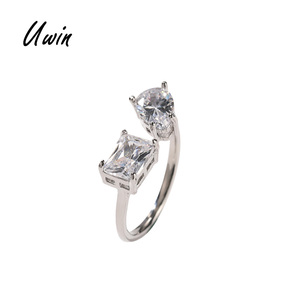 <span class=keywords><strong>Bague</strong></span> d'ornement en CZ taille émeraude UWIN Deux formes de pierres rectangulaires en forme de goutte de larme <span class=keywords><strong>Bague</strong></span> réglable de taille unique pour <span class=keywords><strong>femme</strong></span> - Product Image 1