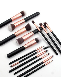 14 Piezas de Brochas de Maquillaje Profesionales de Alta Calidad, Estilo Nuevo, Hechas a Mano, con Mango de Plástico, 5 Piezas de Brochas Faciales Personalizadas con Etiqueta Privada - Product Image 5