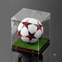 Boîte de présentation de ballon de football en acrylique transparent sur mesure avec base en herbe pour objets de collection sportifs – Vente en gros