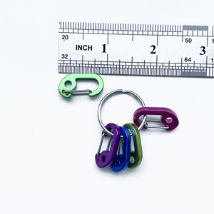 Clip Mini Colorido de 1 Polegada para Camping e Hiking, Carabiner 5 em 1 com Gancho de Pressão - Product Image 2