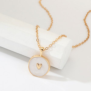 Collier chaîne avec médaille émaillée moderne en forme d'étoile à cinq branches, de lune et de foudre en cuivre - Product Image 5