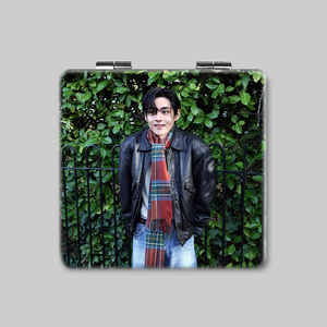 ขายส่งKPOP Idol Bangtan Boys V FRI(END)Sคิม<span class=keywords><strong>Taehyung</strong></span>สองด้านสแควร์พับได้กระจกแต่งหน้าแบบพกพา - Product Image 3