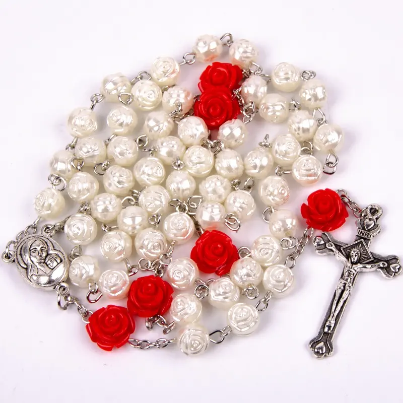 Rosario cattolico con perline di rosa in plastica crema da 8 mm con collana con croce religiosa di fiori rossi