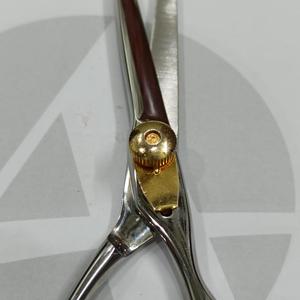 กรรไกรเล็มหนวดและเคราสแตนเลสแบบมืออาชีพสำหรับผู้ชายที่มีแหวนยาง - Product Image 4