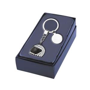 Llavero con Diseño de Casco y Monedas a Cuadros para Motocicletas - Product Image 1