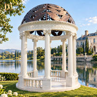 Gazebo en marbre blanc sculpté à la main, pavillon de jardin classique en pierre avec dôme en feuille de métal