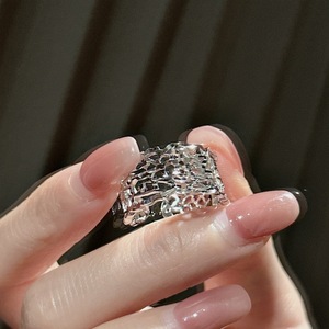 แหวนเงินแท้ S925 ลายดอกไม้ 18K ดีไซน์เรียบง่าย ทันสมัย มีเอกลักษณ์ ดีไซน์แบบเปิด สำหรับใส่ลำลอง - Product Image 5