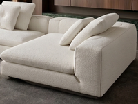 Ensemble de canapés en polaire de style minimaliste italien, base en acier inoxydable, matelassage vertical géométrique, rembourrage moelleux et volumineux, système à tenons et mortaises